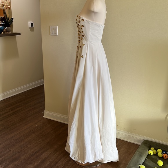 BCBG MaxAzaria Gown - Picture 7 of 10